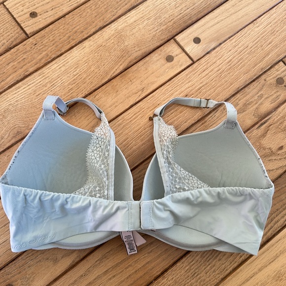 36D Victoria's Secret bra - Picture 4 of 4